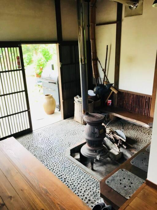 הוילה הייאמה 葉山高台リノベーション離れ古民家 大型bbqグリル&ピザ窯付 -ペット可- מראה חיצוני תמונה